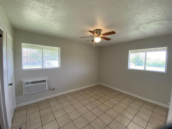 Building Photo - 500 Austin Rd