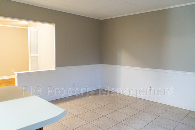 Building Photo - 2718 Painter Ave SW