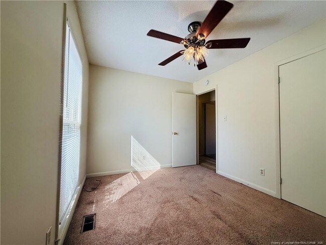 Building Photo - 129 Deerfield Dr