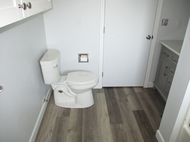 Building Photo - 18-4