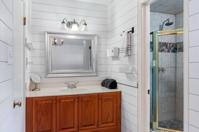 Building Photo - 421 St Andrews St