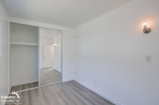 Building Photo - Modern 3Bdm 1Ba Duplex Home in Desirable Point Loma Heights Neighborhood!