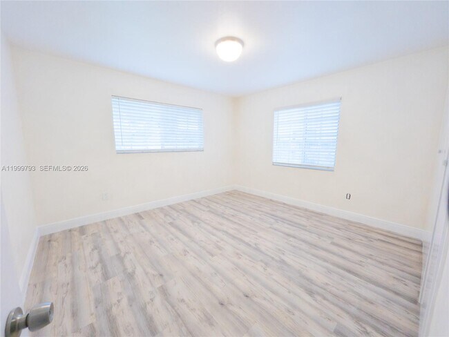 Building Photo - 5781 SW 25th St