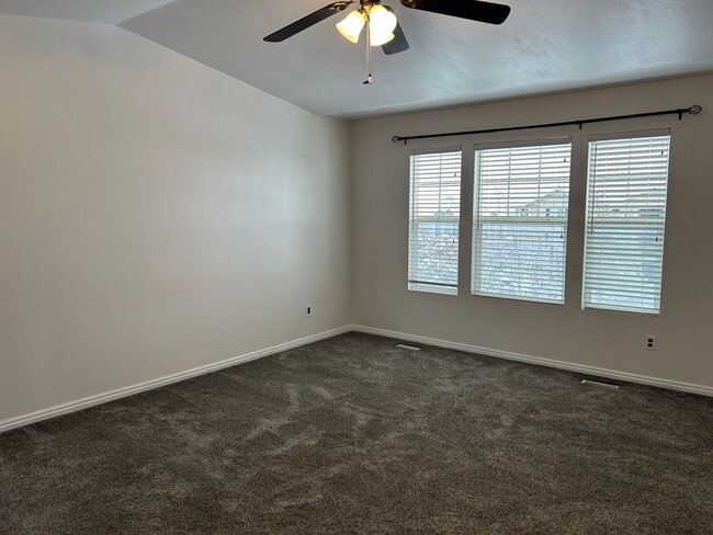 Building Photo - Impressive Remodeled 2 Bed 2 Bath Townhome