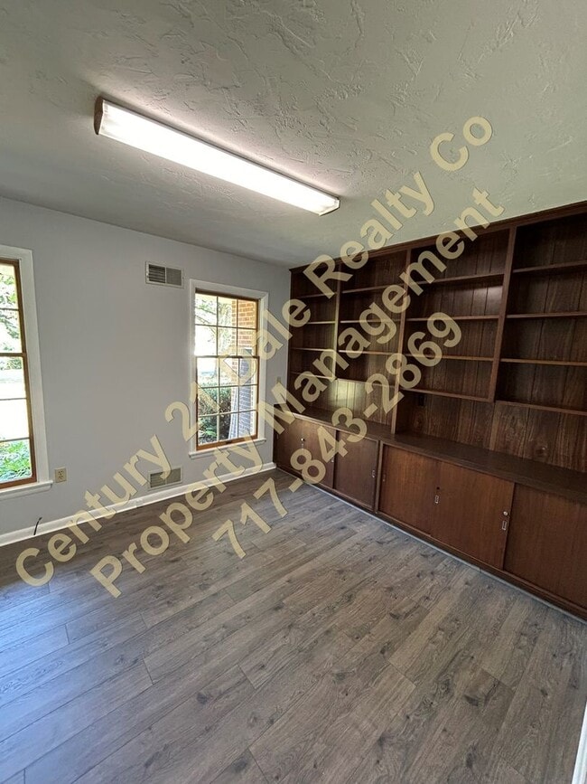 Building Photo - Gorgeous 4 Bedroom Home located in Northeastern School District with a 2 Car Garage