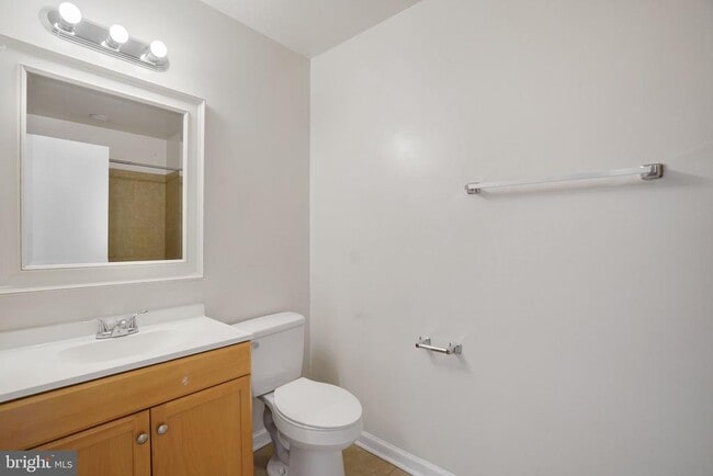 Building Photo - 9 Park Square Dr