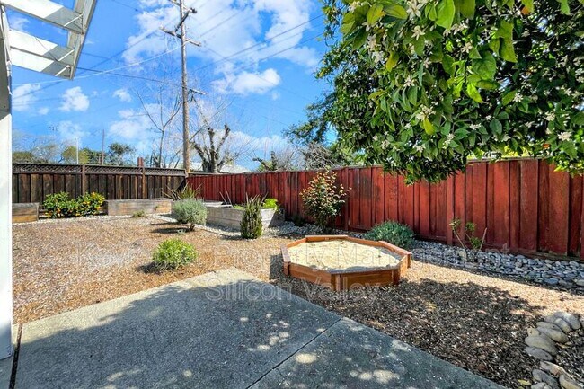 Building Photo - 1214 Park Heights Dr