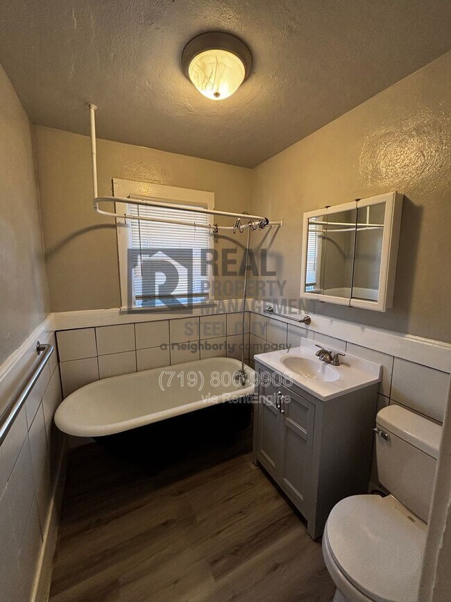 Building Photo - 1728 Carteret Ave