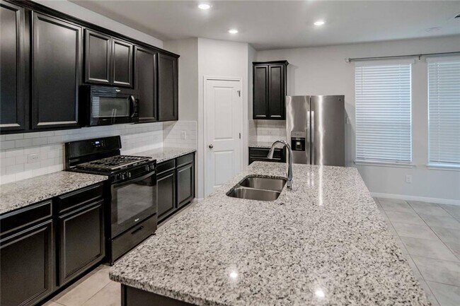 Building Photo - 5713 Pleasanton Pkwy