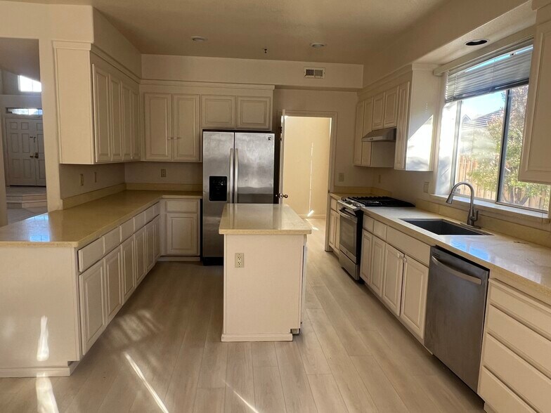 Building Photo - 17614 Winding Creek Rd