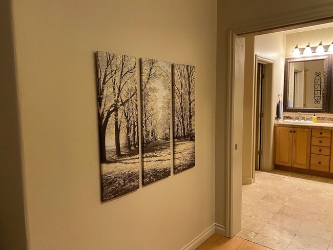 Building Photo - Fully furnished rental in downtown Anchorage