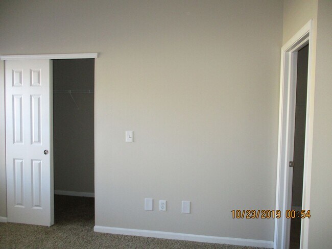 Building Photo - Traditions at Powell