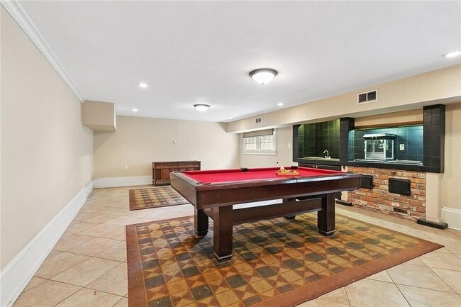 Building Photo - 30 Fontainebleau Dr