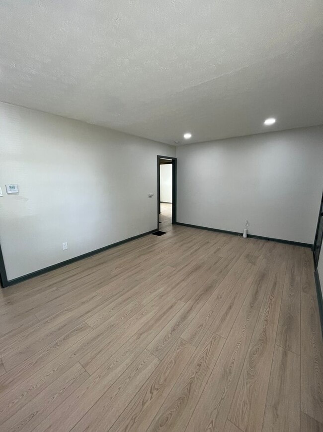 Building Photo - Beautifully Renovated 3BR Home with Modern Finishes & Spacious Living Areas