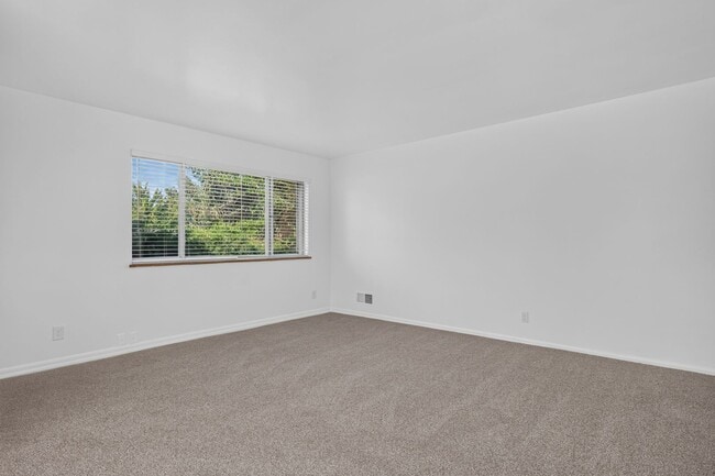 Building Photo - Cozy 2 bedroom duplex
