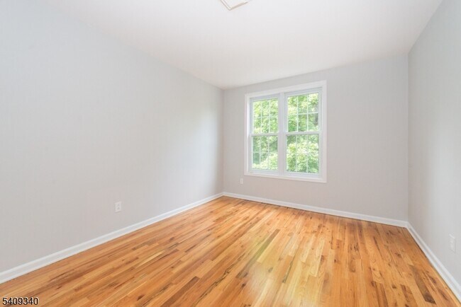 Building Photo - 388 Morris Ave