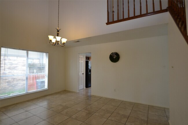 Building Photo - 12410 Meadow Briar Dr