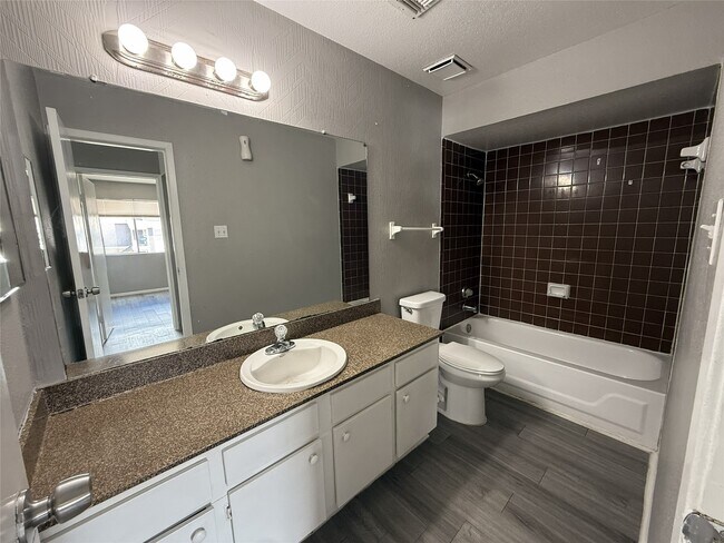 Building Photo - 12643 Ashford Meadow Dr