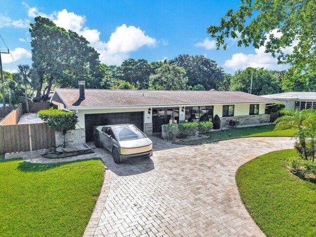 Building Photo - 836 Orchid Dr