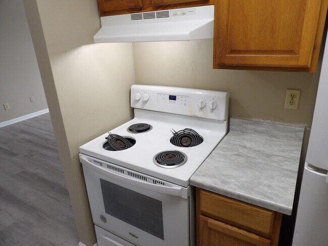 Building Photo - 140 Landings Dr