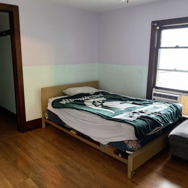 Building Photo - 208 S Main St