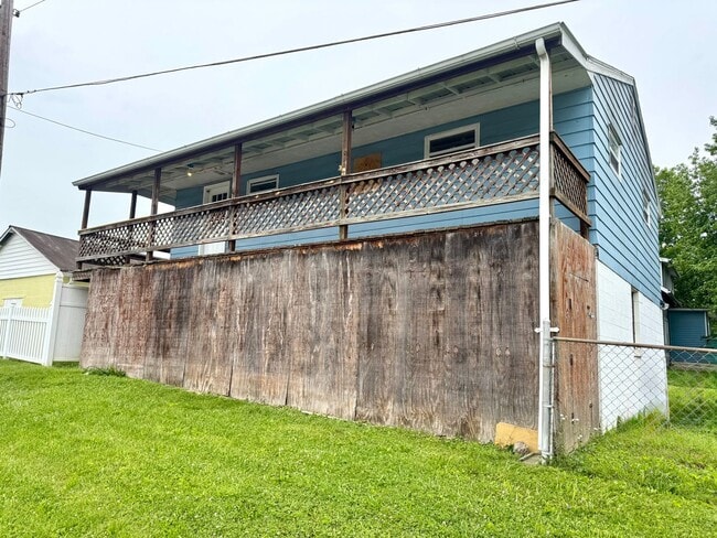 Building Photo - Cozy, Convenient Nothside 2 Bedroom Apartm...