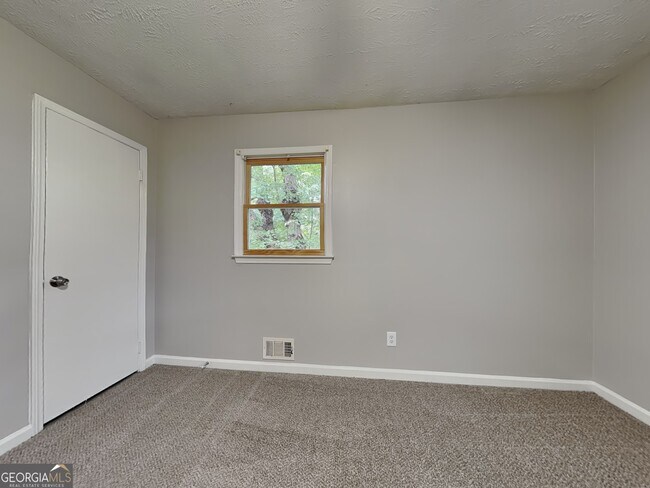 Building Photo - 6471 Chickasaw Dr