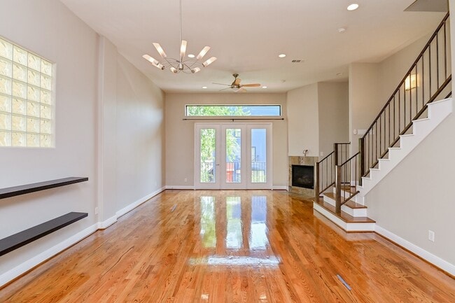 Building Photo - 5108 Lillian St