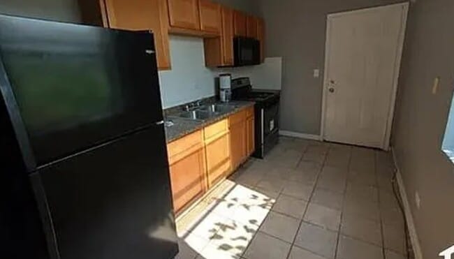 Building Photo - 604 E Marquette Rd