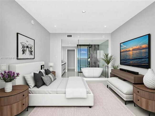 Building Photo - 700 NE 24th St