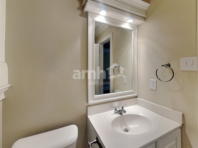 Building Photo - 12925 Old Glory Dr