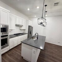 Building Photo - 9943 Hennings St