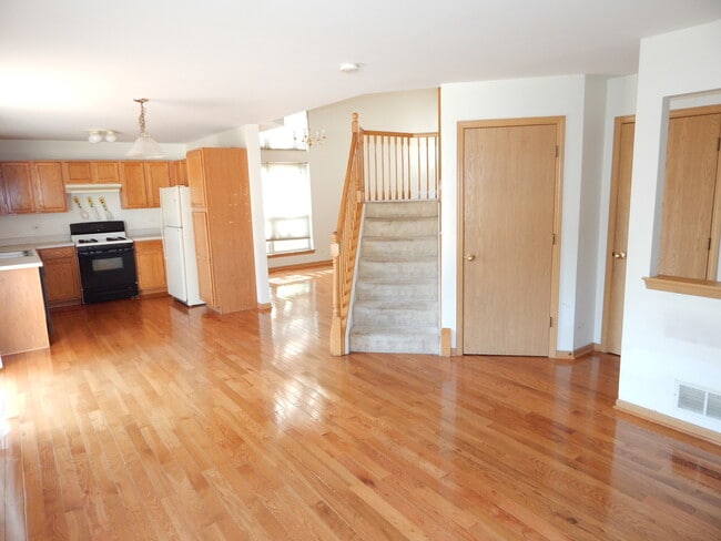 Building Photo - 2800 E Bridleway Ct