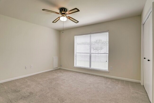 Building Photo - 15614 Whitewater Ln