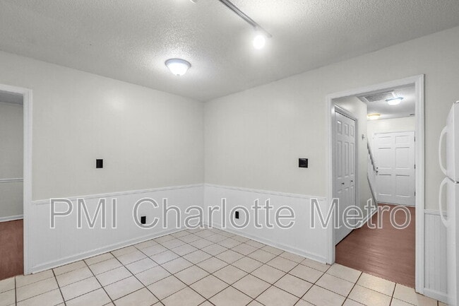 Building Photo - 10800 Whittersham Dr
