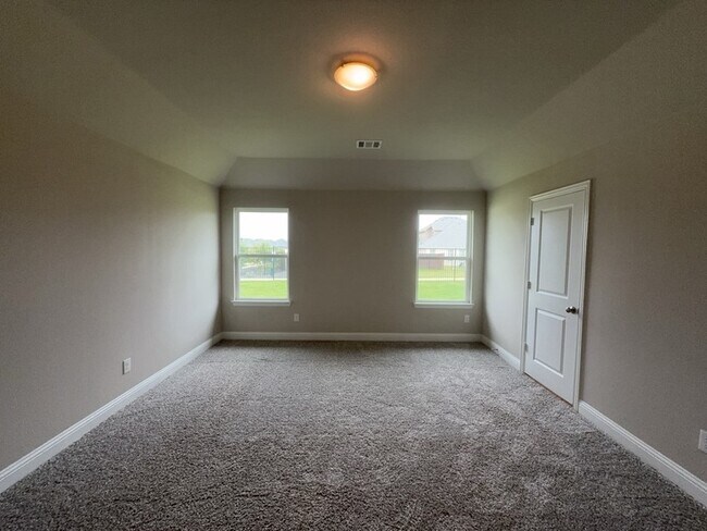 Building Photo - 612 Amenduni Ln