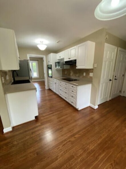 Kitchen view - 1125 Clapper Ct
