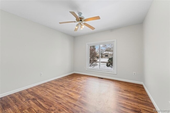 Building Photo - 39327 Timberlane Dr