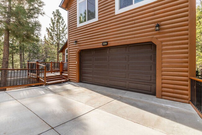Building Photo - Stunning 4-Bedroom Home with Amazing Views, EV Charger & Solar in Big Bear!