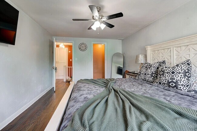 Building Photo - 3801 NW 25th St