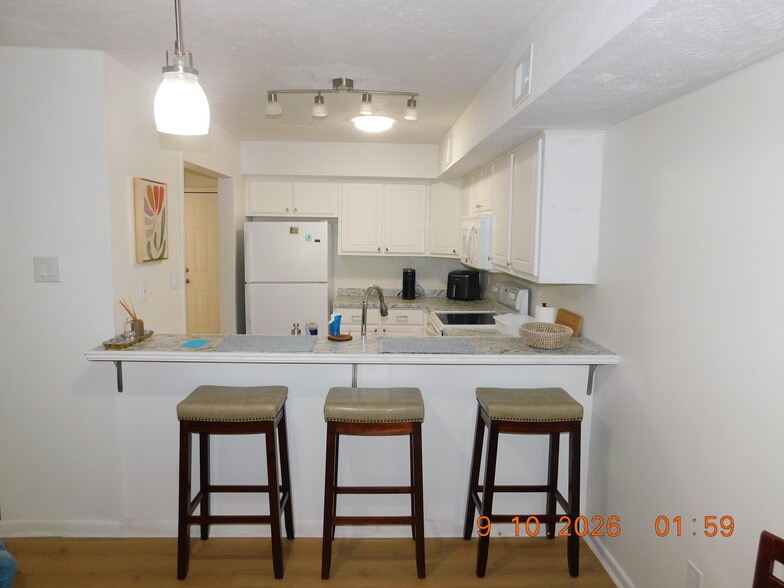 Kitchen - Evergreen Townhomes