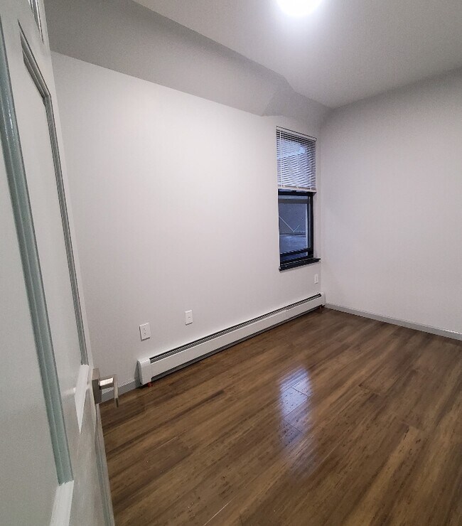 Building Photo - 232 1st St