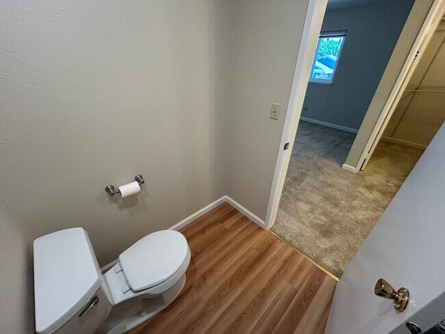 Building Photo - Beautiful Two-Story Home in Village Oaks, ...