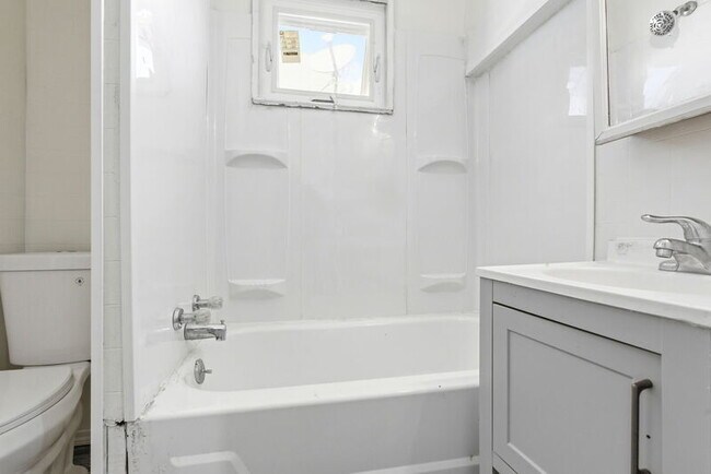 Building Photo - 2935 E 121st St