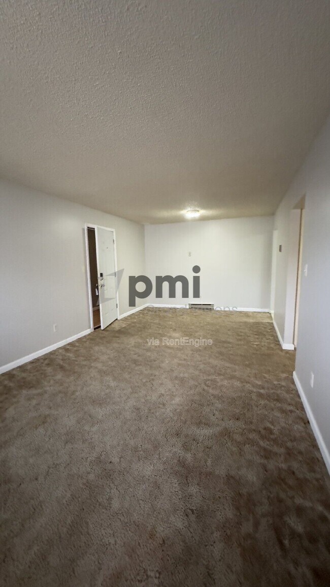 Building Photo - 24 W Buchanan Ave