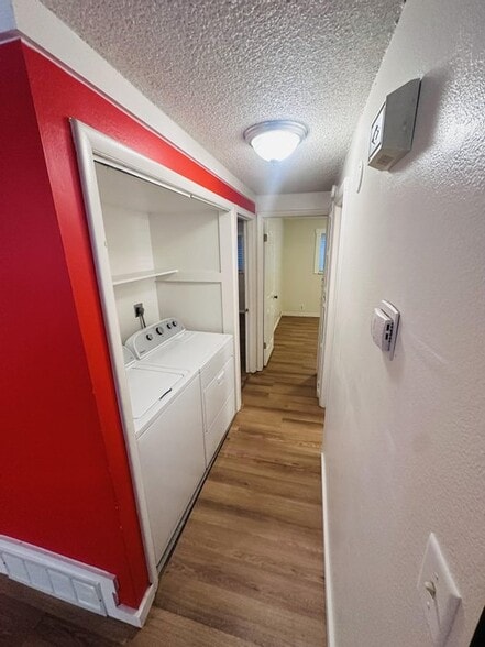 Building Photo - 844 S Roberta St