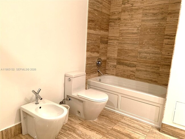 Building Photo - 16001 Collins Ave