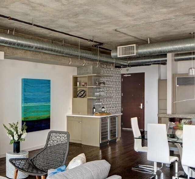 Building Photo - 877 Island Ave