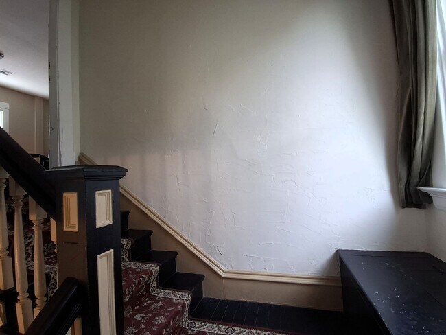 Building Photo - 2321 Elm St