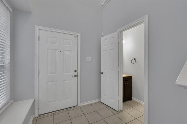 Building Photo - 3 Peach Ridge Pl